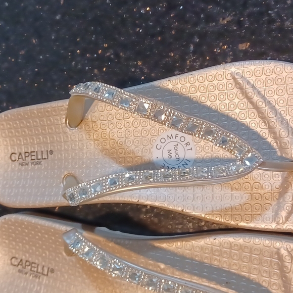 Capelli New York Rhinestone Flip Flop Sandals NEW - Picture 2 of 9